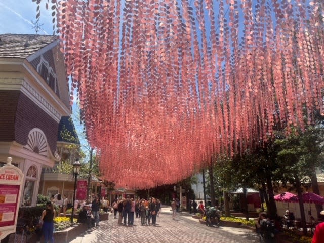 Dollywood's Showstreet