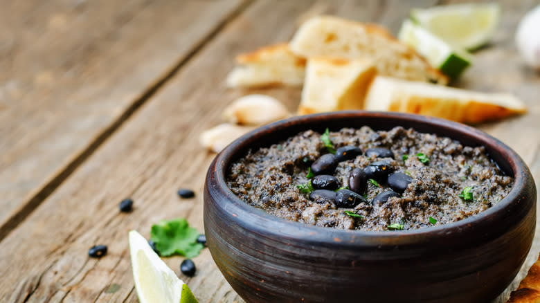 Black bean hummus with bread