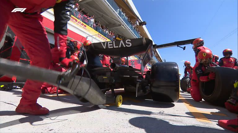 El pit stop de Leclerc fue de 5.3 y perjudicó mucho al piloto de Ferrari que cayó seis posiciones