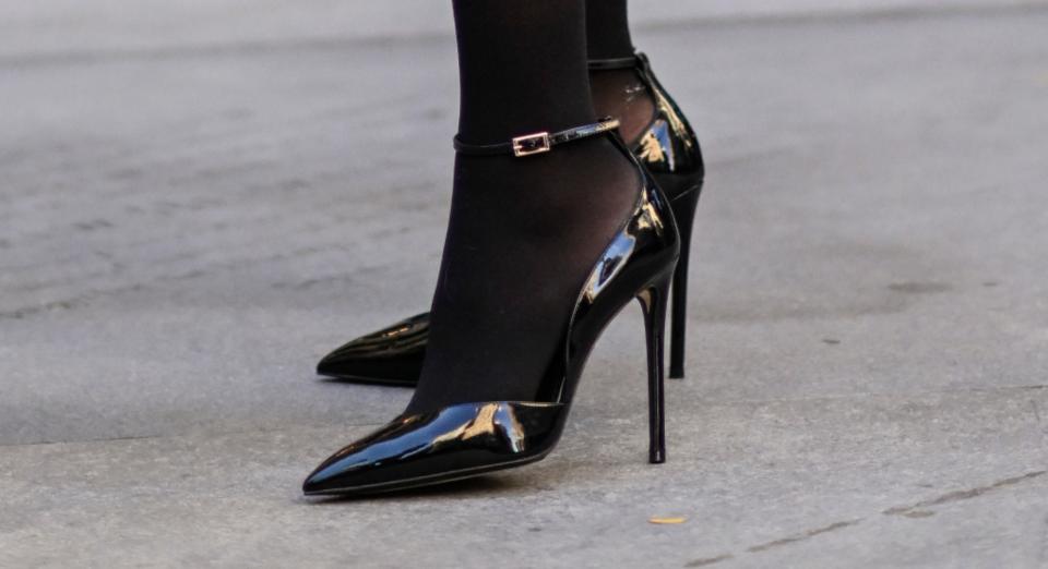 A closer look at Nicky Hilton Rothschild's shoes. sharp leather pumps, leather shoes, leather heels, ankle strap heels