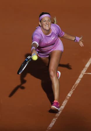 Victoria Azarenka of the Belarus plays a shot to Serena Williams of the U.S. during their women's singles match at the French Open tennis tournament at the Roland Garros stadium in Paris, France, May 30, 2015. REUTERS/Pascal Rossignol