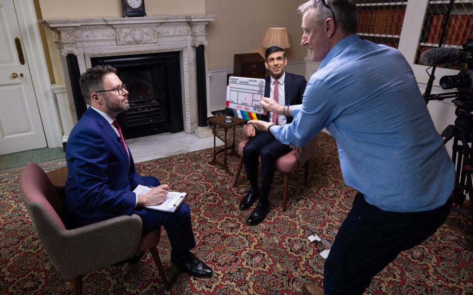 Rishi Sunak is interviewed by Jon Kay for BBC Breakfast - Simon Walker / No 10 Downing Street