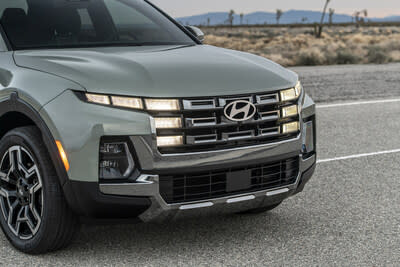 The 2025 Hyundai Santa Cruz Limited is photographed in California City, Calif., on Feb. 22, 2024.