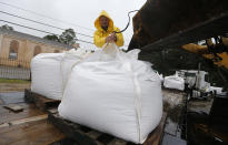 <p>Volunteers put out sand bags due to the arrival of Tropical Storm Cindy in Lafitte, La., June 21, 2017. (Photo:Gerald Herbert/AP) </p>