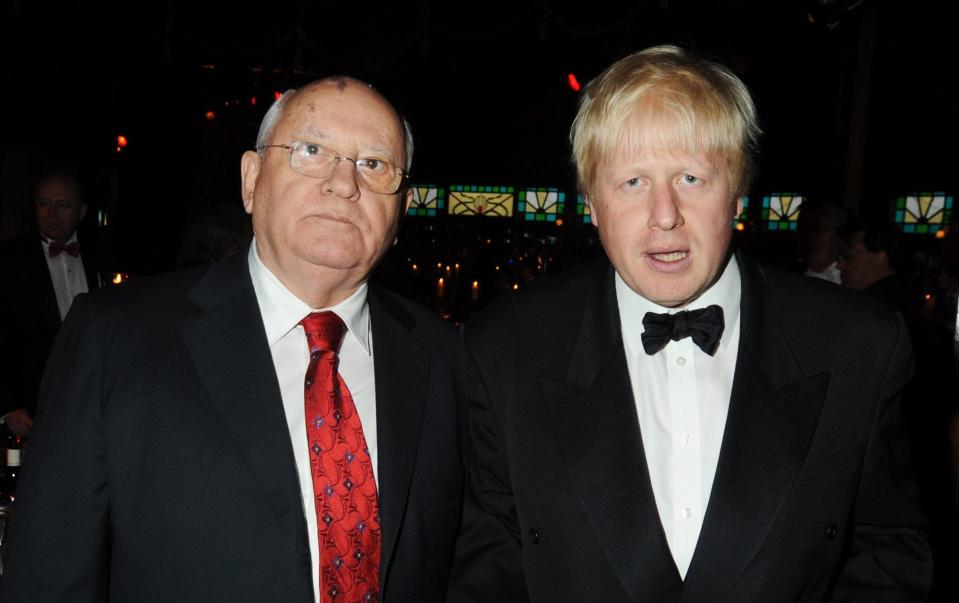 Mikhail Gorbachev and Boris Johnson in 2009, London - Dave M. Benett 