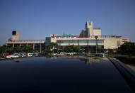 An exterior view of the Fortis Memorial Hospital is pictured at Gurgaon on the outskirts of New Delhi, India, May 20, 2015. REUTERS/Anindito Mukherjee