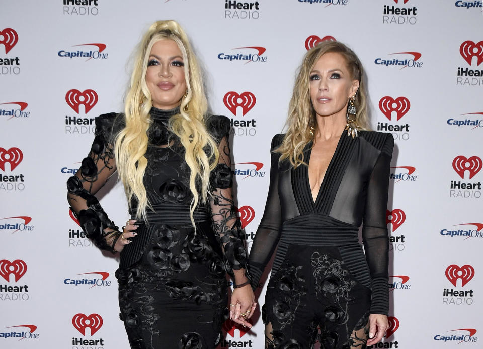 LAS VEGAS, NEVADA - SEPTEMBER 23: (L-R) Tori Spelling and Jennie Garth arrive at the 2022 iHeartRadio Music Festival at T-Mobile Arena on September 23, 2022 in Las Vegas, Nevada. (Photo by Mindy Small/Getty Images)
