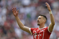 <p>Bereits vor der WM in Russland hat sich ein anderer Fußballer mit dem DFB verkracht. Bayern-Stürmer Sandro Wagner hatte fest damit gerechnet, im WM-Kader dabei zu sein. Nachdem Löw den 30-Jährigen allerdings nicht nominierte, gab Wagner stinksauer seinen Rücktritt aus der Nationalmannschaft bekannt. Seiner Meinung nach wären in der DFB-Auswahl nur Ja-Sager akzeptiert, Charakterköpfe wie er dagegen unerwünscht. (Bild: AP Photo) </p>