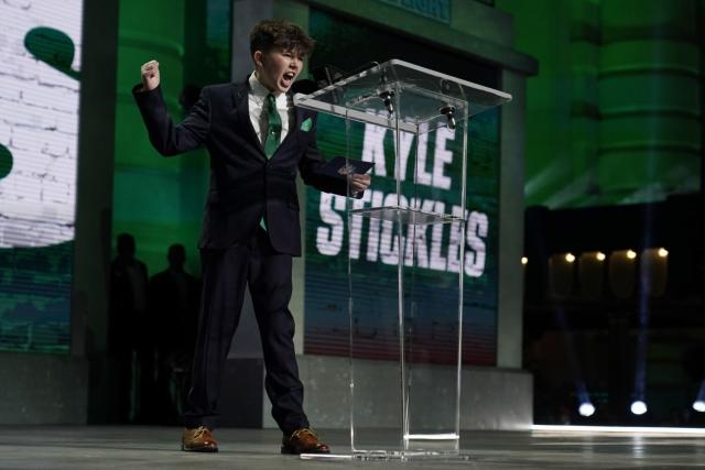 Kyle Stickles announces the New York Jets&#39; first-round pick.