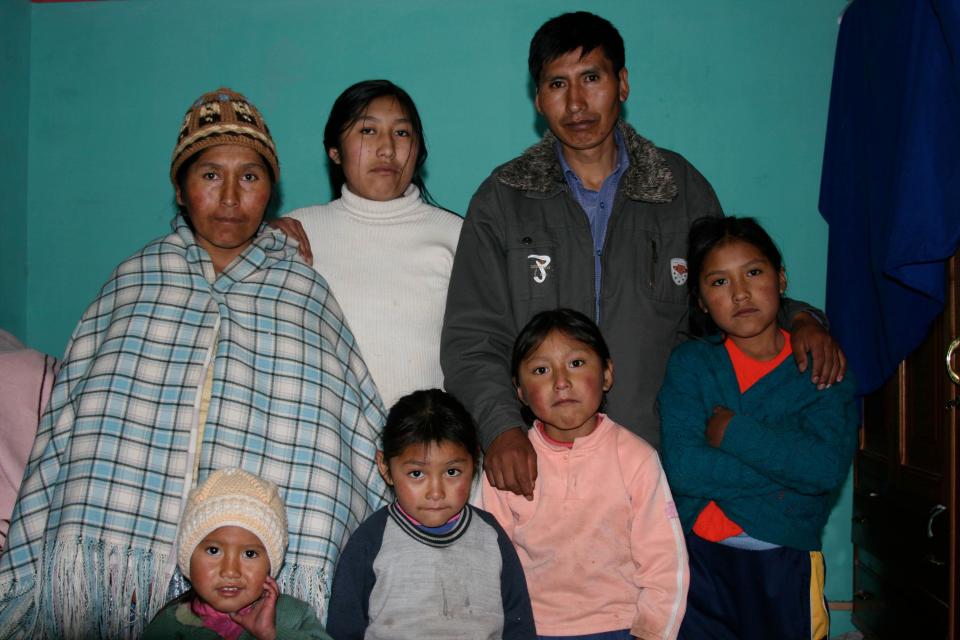 Eloy y Etelvina Mamani con sus hijos.