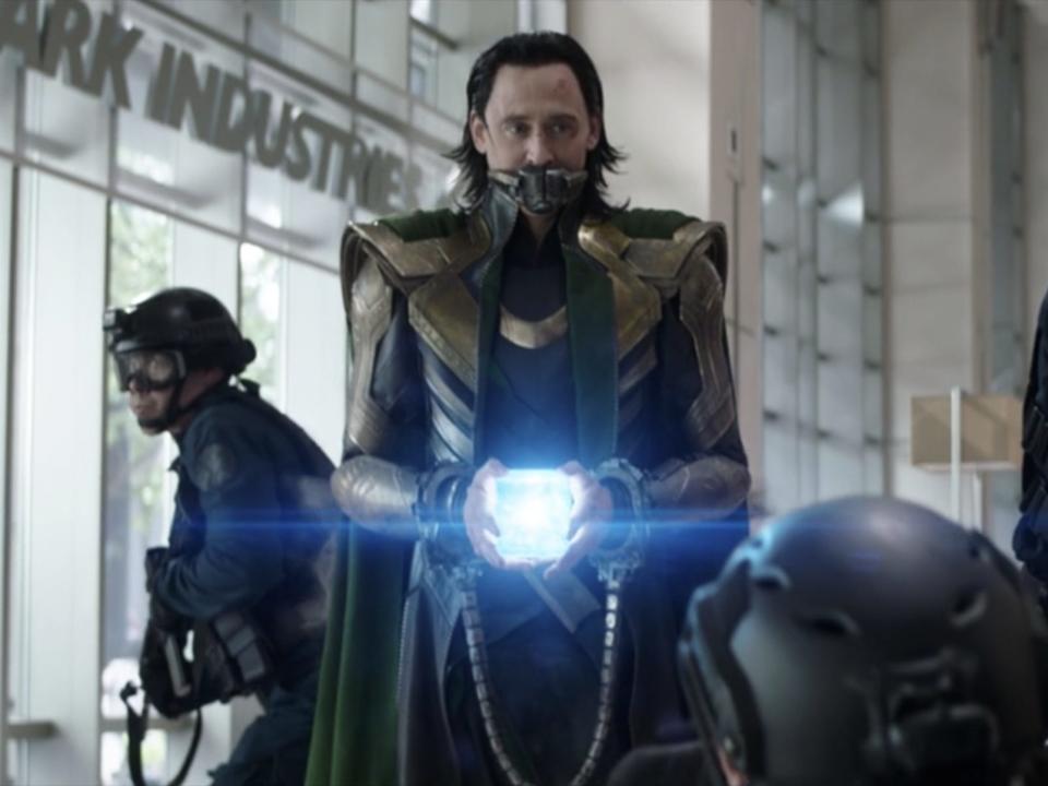 Loki steals tesseract Endgame