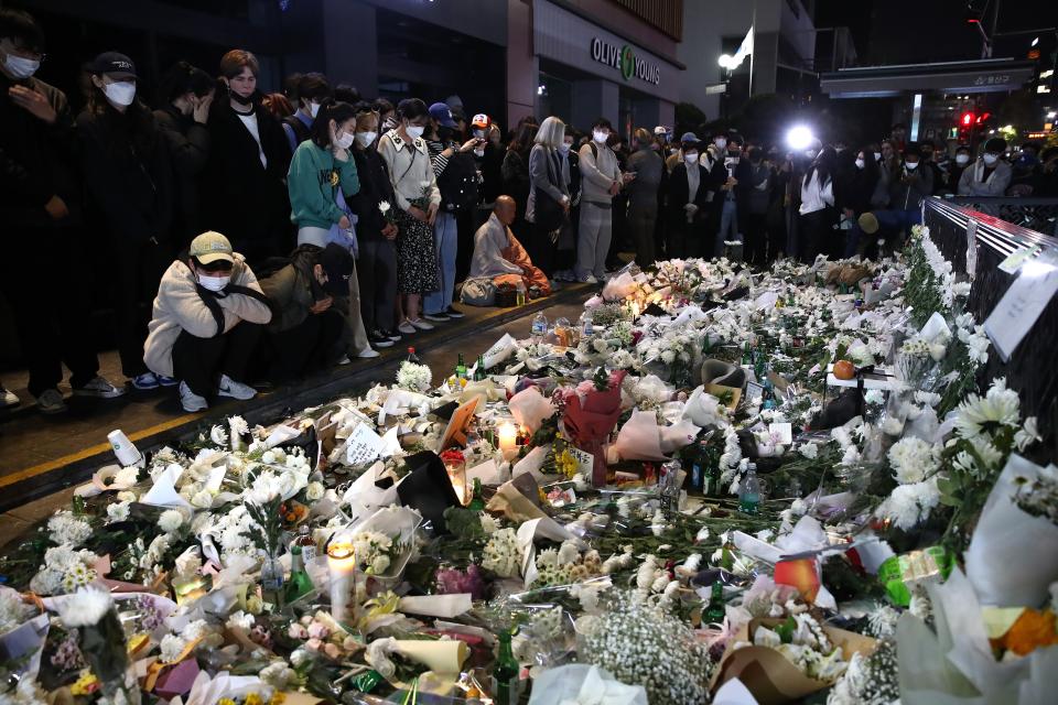 People pay tribute for the victims of the Halloween celebration stampede, on the street near the scene on 31 October 2022 in Seoul, South Korea (Getty Images)