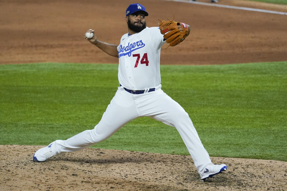 Los Angeles Dodgers relief pitcher Kenley Jansen throws against the Atlanta Braves during the ninth inning in Game 6 of a baseball National League Championship Series Saturday, Oct. 17, 2020, in Arlington, Texas. (AP Photo/Tony Gutierrez)