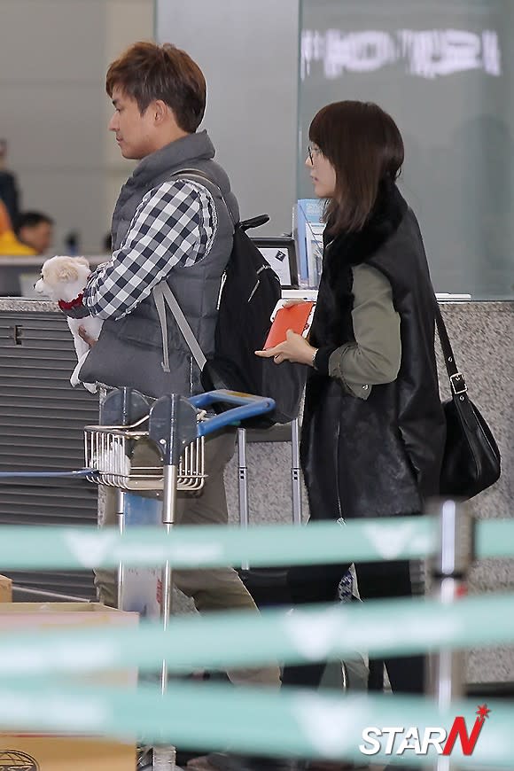 Korea Observer: Wonder Girls' Sunye, Husband Leave For Canada