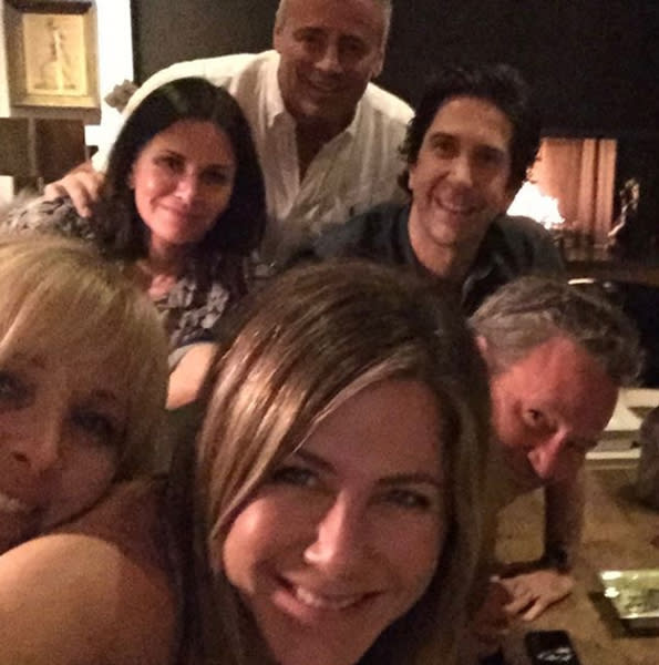 jenniferannistonsharesfriendsreunion-