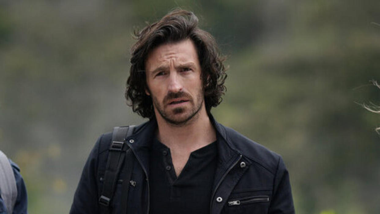  Eoin Macken as Gavin in La Brea Season 2 finale 