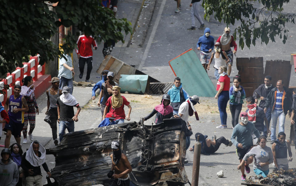 Anti-government protesters face off with security forces as they show support for an apparent mutiny by a national guard unit in the Cotiza neighborhood of Caracas, Venezuela, Monday, Jan. 21, 2019. (AP Photo/Ariana Cubillos)