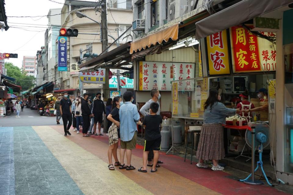 花蓮確診數持續攀升，加上全中運延期，十六日花蓮市區街頭冷清。（中央社）