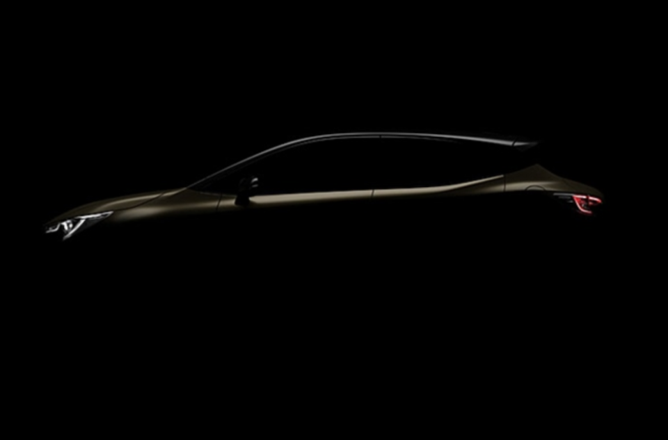 先前 Toyota 原廠釋出這張猶帶琵琶半遮面的側面廠照，即已看得出新一代 Auris 會採雙色塗裝設計。
