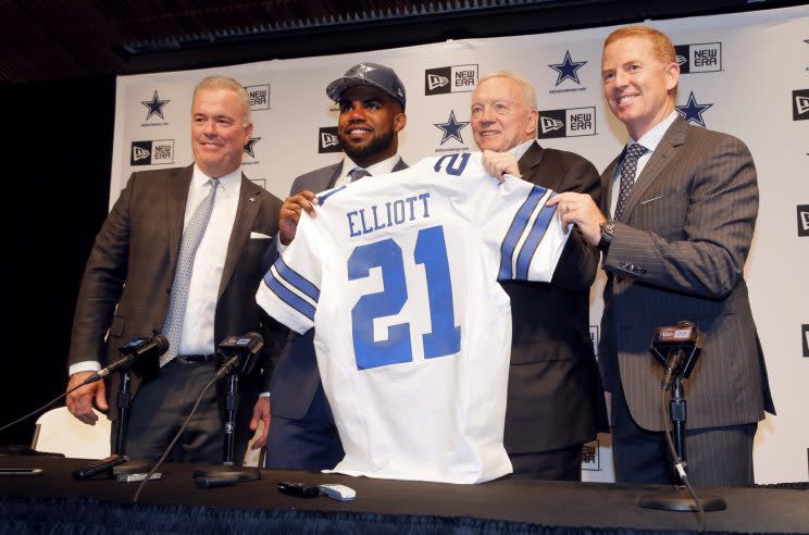 Ezekiel Elliott (in hat) with Cowboys director of player personnel Stephen Jones, left, owner Jerry Jones, right, and coach Jason Garrett (far right) (AP)