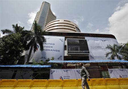 A man walks past the Bombay Stock Exchange (BSE) building in Mumbai September 21, 2010. REUTERS/Danish Siddiqui