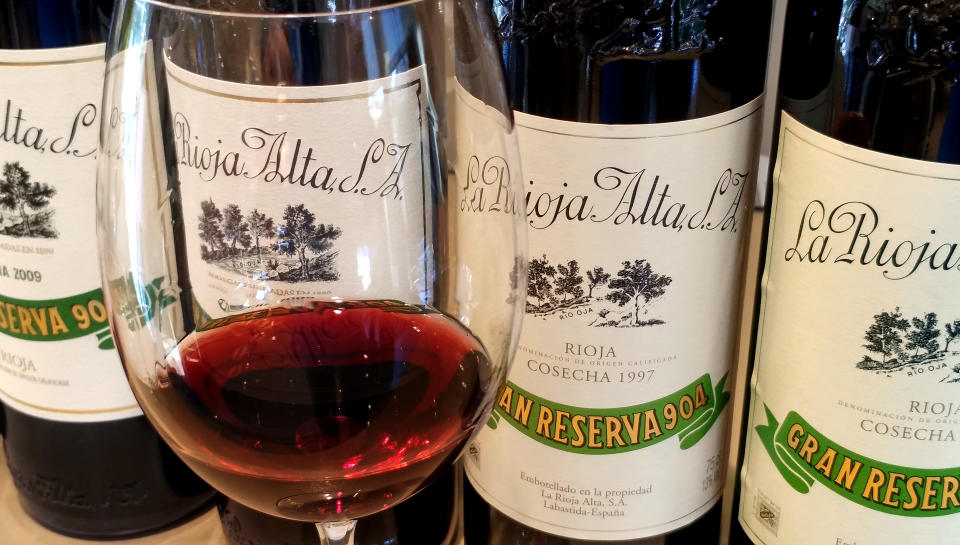 <p>La bodega La Rioja Alta es la cuarta más admirada del mundo. Fundada en Haro en 1890, actualmente produce vinos con denominación de origen Rioja y también de Rías Baixas y de Ribera del Duero. (Foto: David Silverman / Getty Images).</p> 