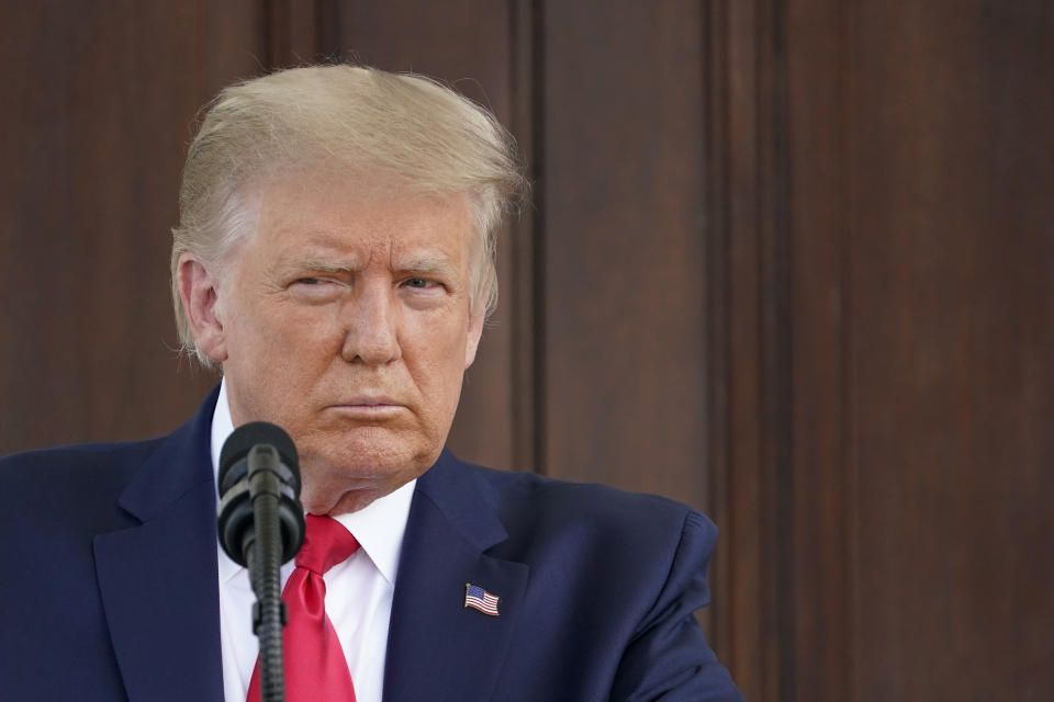 El presidente Donald Trump escucha una pregunta durante una conferencia de prensa en la Casa Blanca el lunes 7 de septiembre de 2010 en Washington. (AP Foto/Patrick Semansky)