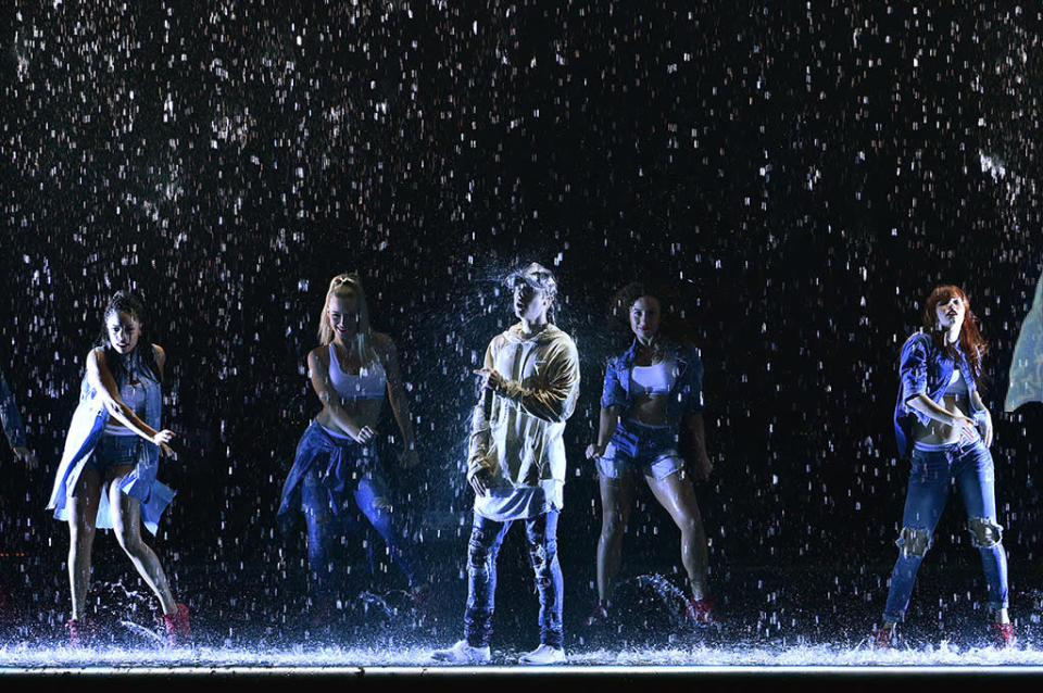 Justin Bieber performs onstage during the 2015 American Music Awards at Microsoft Theater on November 22, 2015 in Los Angeles.