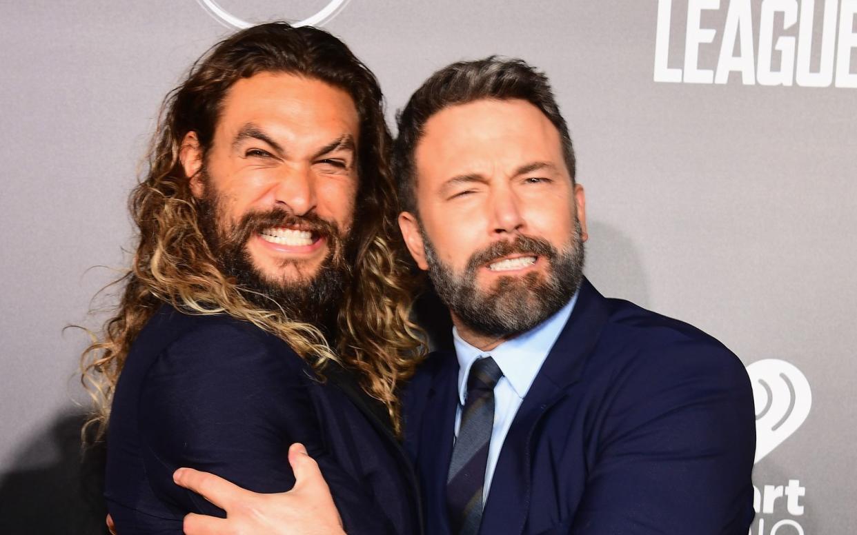 Gemeinsam mit Jason Momoa (links) steht Ben Affleck für den Film "Aquaman and the Lost Kingdom" vor der Kamera. In einem Instagram-Beitrag teilte Momoa die Neuigkeiten seinen Fans. (Bild: 2017 Getty Images/Emma McIntyre)