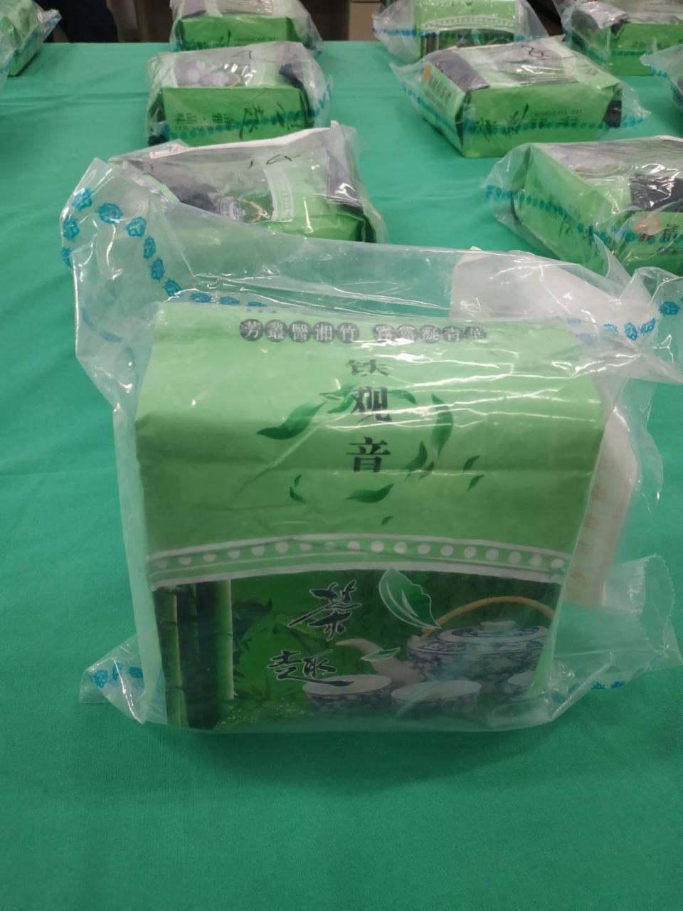 金山分局破獲毒品茶葉包案，起出20.8公斤安非他命毒 。（警方提供）