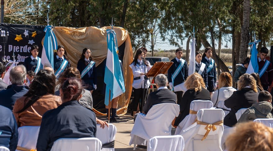 Alumnos y directivos participaron del acto con Ford.