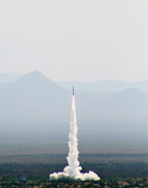 SpaceLoft-5 suborbital rocket speeds into space from New Mexico's Spaceport America.