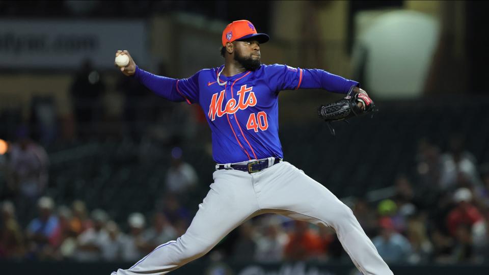 New York Mets starting pitcher Luis Severino (40) delivers a pitch against the Miami Marlins during the first inning at Roger Dean Chevrolet Stadium.