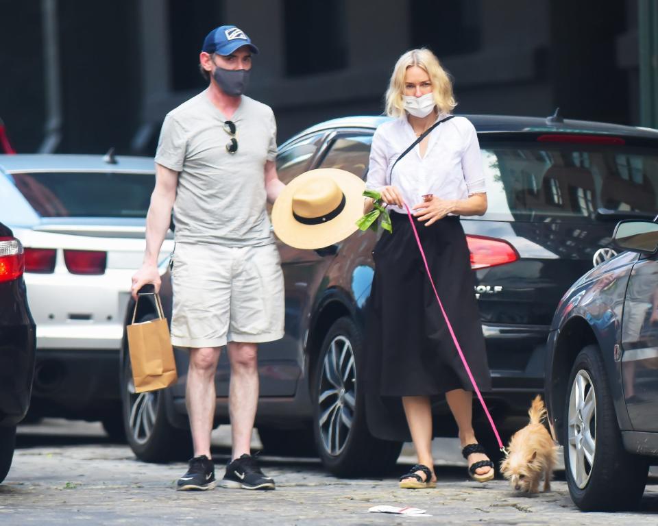 <p>Naomi Watts and Billy Crudup take their dog out for a walk in N.Y.C. on June 7.</p>