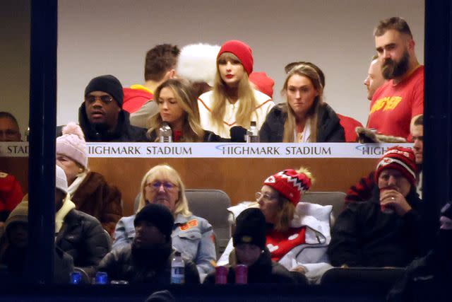 <p>Al Bello/Getty </p> Taylor Swift (center back), Kylie Kelce (back, second from right) and Jason Kelce (back right)