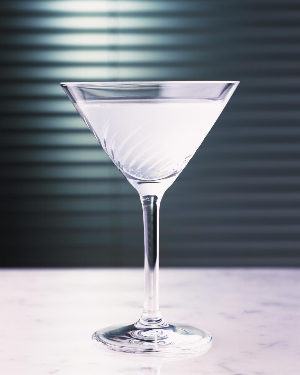 4 ounces white rum<br />2 ounces lime juice<br />1 ounce simple syrup<br />Sugar<br /><br />Rim a glass with sugar, add ice, and pour in the rum, lime juice and simple syrup.