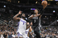 San Antonio Spurs' Josh Richardson, right, goes to the basket against Sacramento Kings' Chimezie Metu during the second half of an NBA basketball game, Sunday, Jan. 15, 2023, in San Antonio. (AP Photo/Darren Abate)