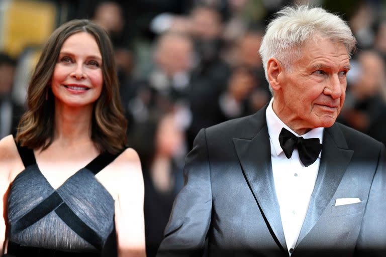 Harrison Ford llega de la mano de Calista Flockhart a la proyección de la nueva entrega de Indiana Jones en Cannes - Créditos: @PATRICIA DE MELO MOREIRA