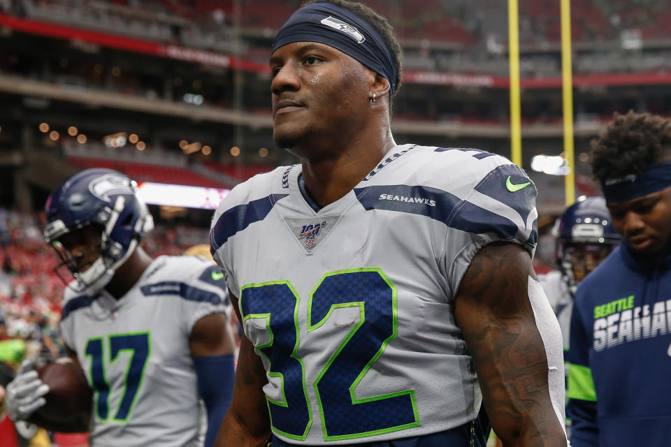 GLENDALE, AZ - SEPTEMBER 29:  Seattle Seahawks running back Chris Carson (32) walks off the field before the NFL football game between the Seattle Seahawks and the Arizona Cardinals on September 29, 2019 at State Farm Stadium in Glendale, Arizona. (Photo by Kevin Abele/Icon Sportswire via Getty Images)