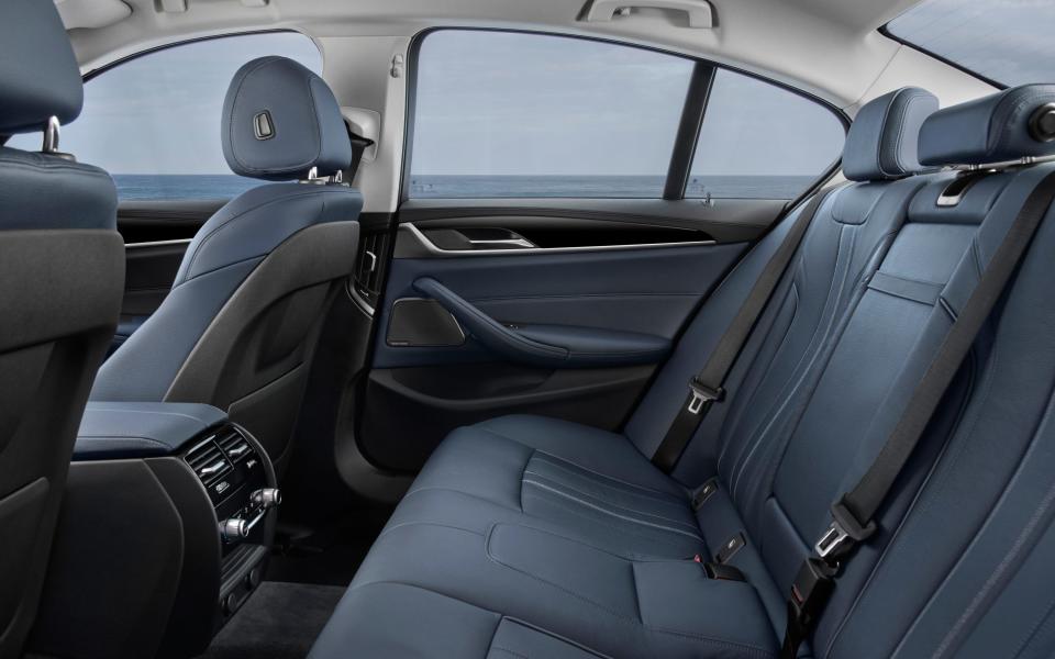 2017 BMW 530e rear seats 