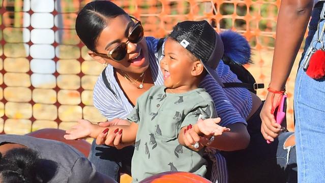 KEVIN HART, WIFE, AND KIDS SUPPORT THE EAGLES AT WEEKEND GAME