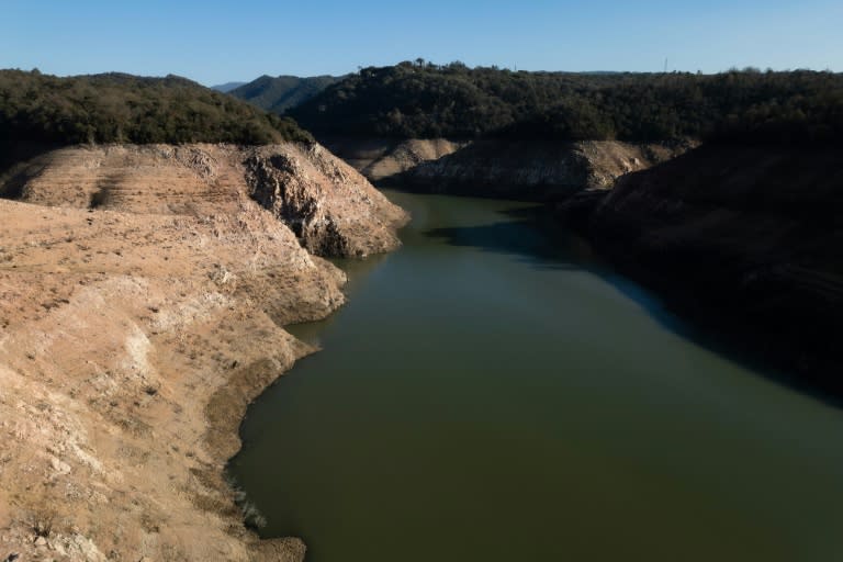 Water levels in the Sau reservoir in Girona, Catalonia, the main water supply to Barcelona, ​​have fallen (Pau Ballena)