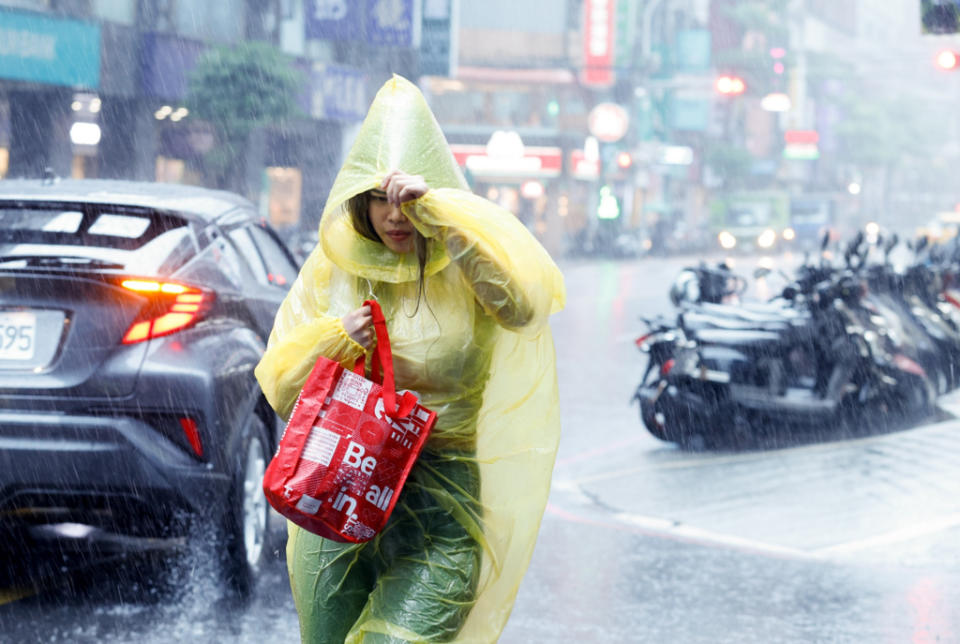 中南部連日來午後強降雨，台南、高雄水退了又淹。(圖／陳信翰攝)