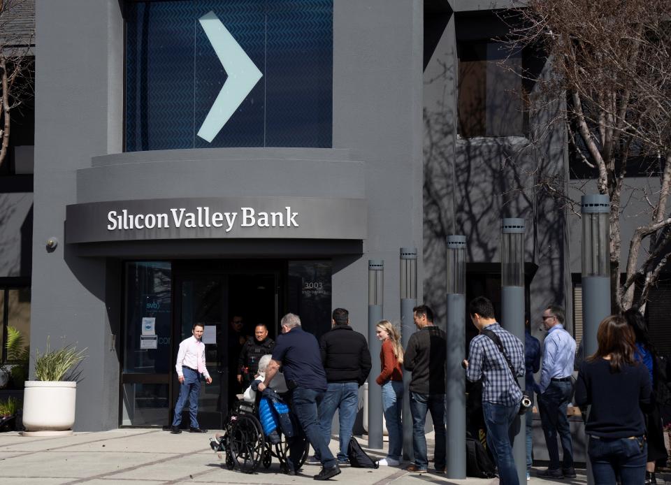 People queue up outside the headquarters of the Silicon Valley Bank SVB in Santa Clara, California, the United States, March 13, 2023. (Photo by Li Jianguo/Xinhua via Getty Images)