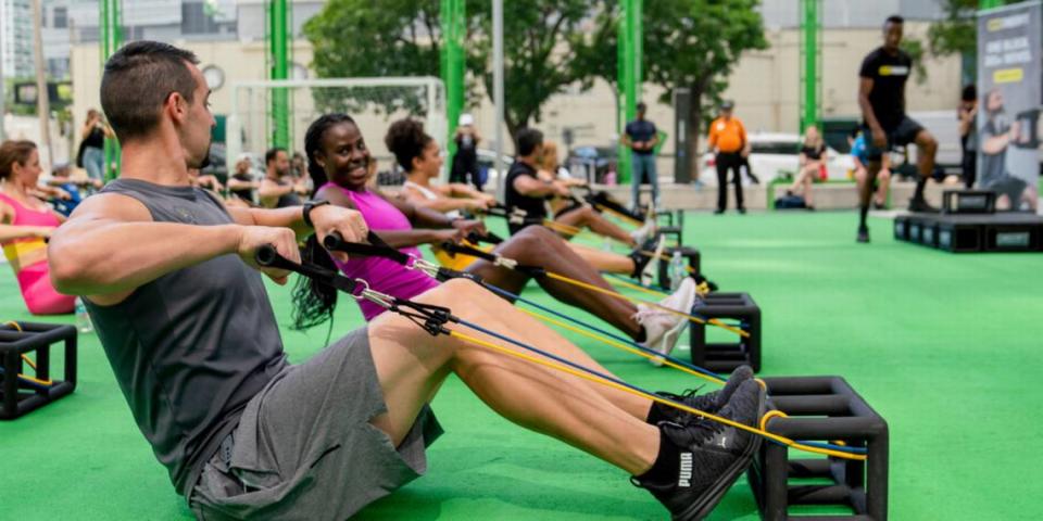 Entrenamientos CinderFit en The Underline. 60 minutos gratis de ejercicios de alta energía.