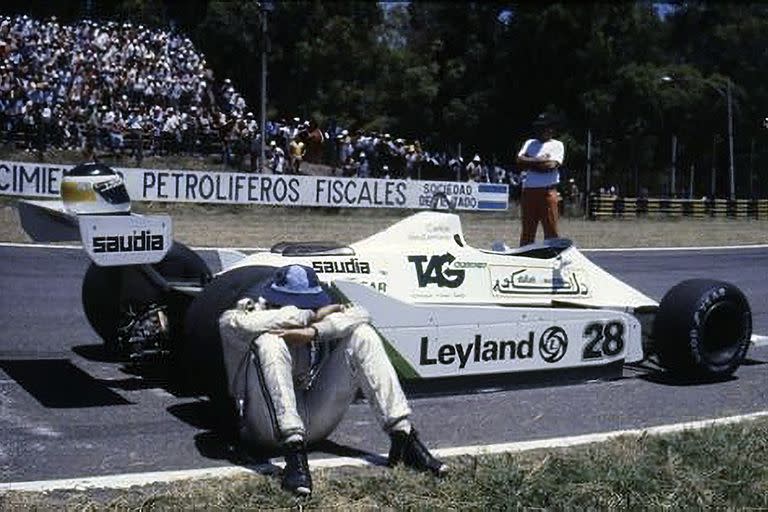 Reutemann llora al lado del Williams en el Autódromo porteño, tras un abandono doloroso en 1980