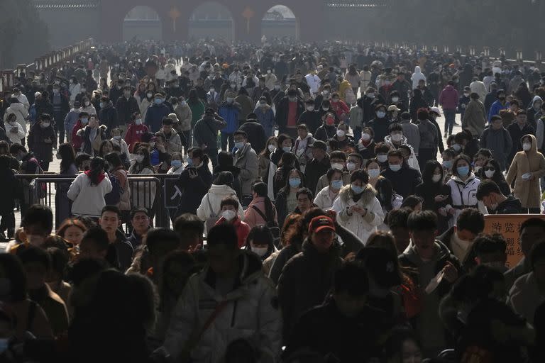 Visitantes en el Templo del Cielo, en Pekín. (AP/Andy Wong)