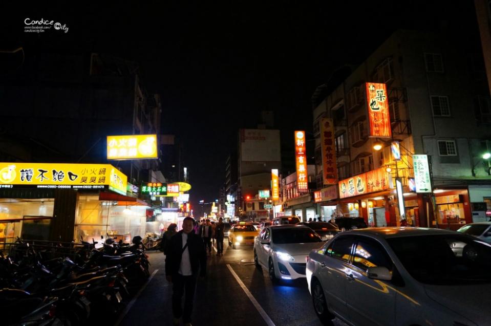 《台中》中華路夜市美食吃透透牛乳大王 潭子臭豆腐 蘇記筒仔米糕 炒牛肉 林家烤肉