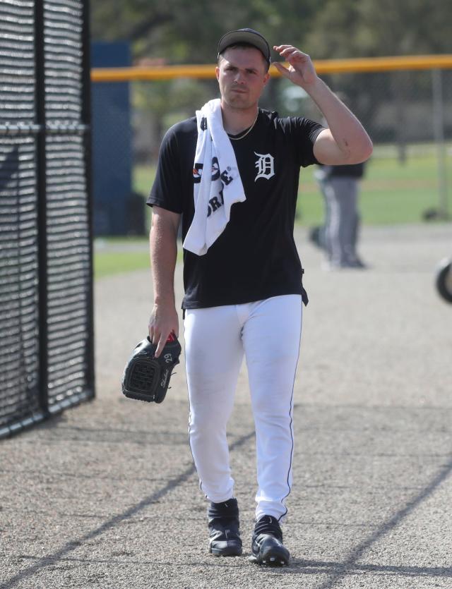 MLB players sporting above the knee pants : r/baseball