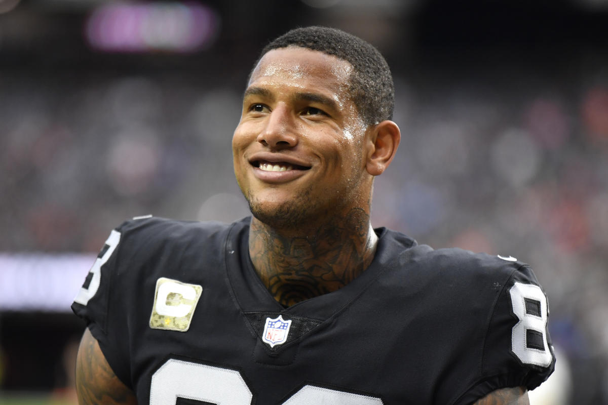 Raiders' Waller signs with new agents in search of new deal